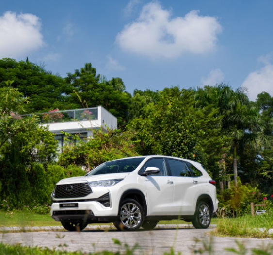 Đánh giá Toyota Innova Cross: Nên chọn bản nào?