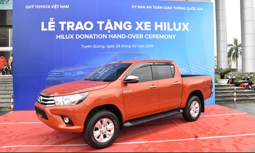 Chiếc xe Toyota Hilux được trao tặng tại chương trình