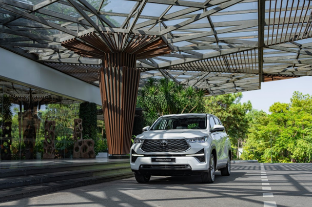Trải Nghiệm Innova Cross: Rộng Rãi, Êm Ái, Đáng Mua?