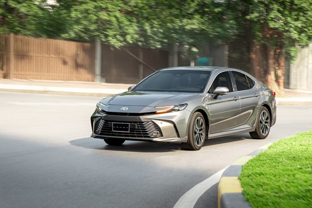 Đánh giá Toyota Camry: Thiết kế, nội ngoại thất, có nên mua?