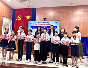 QUỸ TOYOTA VIỆT NAM TRAO TẶNG  HỌC BỔNG “VÒNG TAY NHÂN ÁI” TẠI TỈNH ĐỒNG THÁP